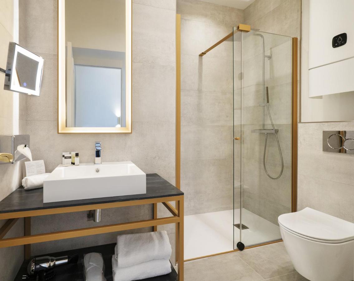 Vestay Montaigne Hotel *