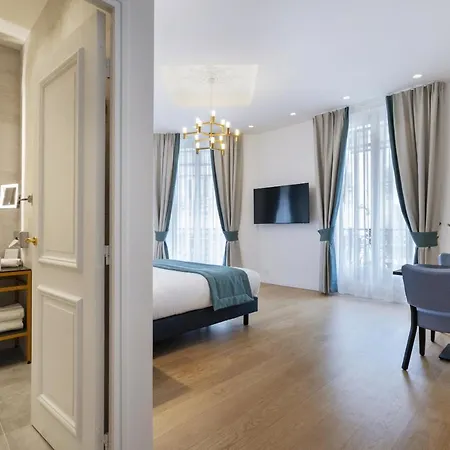 Vestay Montaigne Parigi